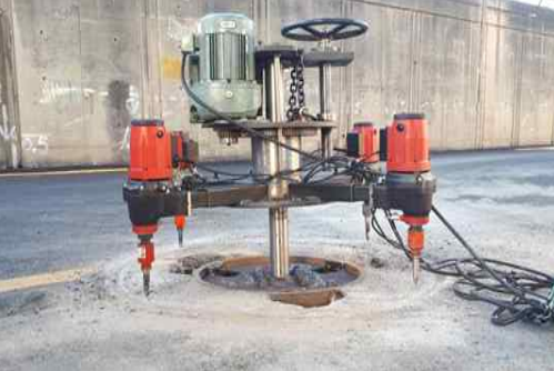 엔드밀(End Mill) 절삭 장비와 마그네틱 높이 조절 장치를 이용한 맨홀 인상 보수 기술
